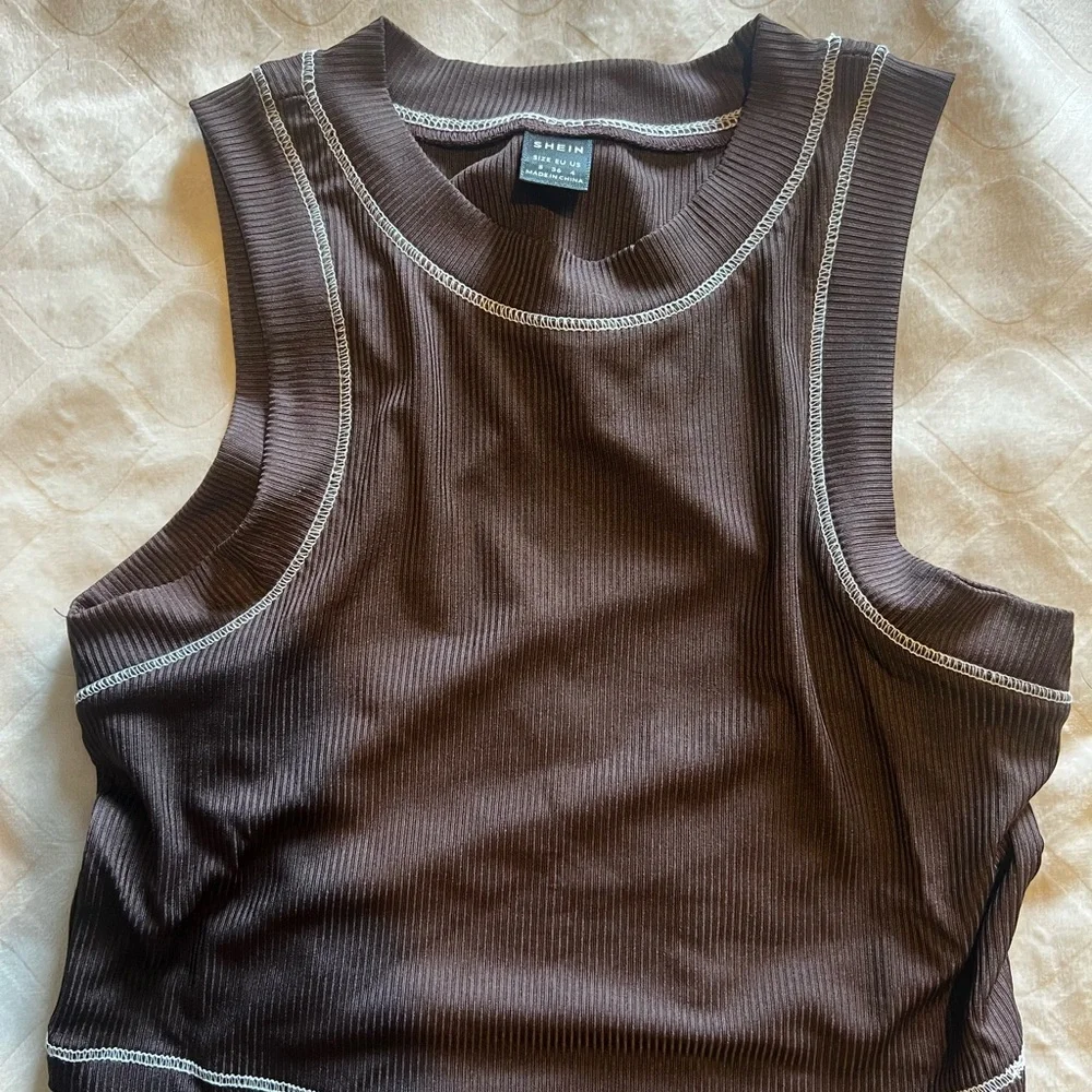 Multiple tops - Picture 6 of 14
